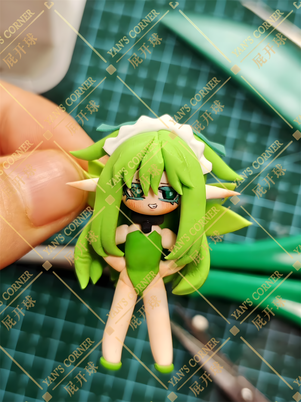 4cm Black Souls Leaf Handmade Clay Model Keychain With Acrylic Protective Cover